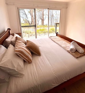 3 bedrooms, free WiFi, bed sheets - The Gem at Depot Beach (Depot Beach)