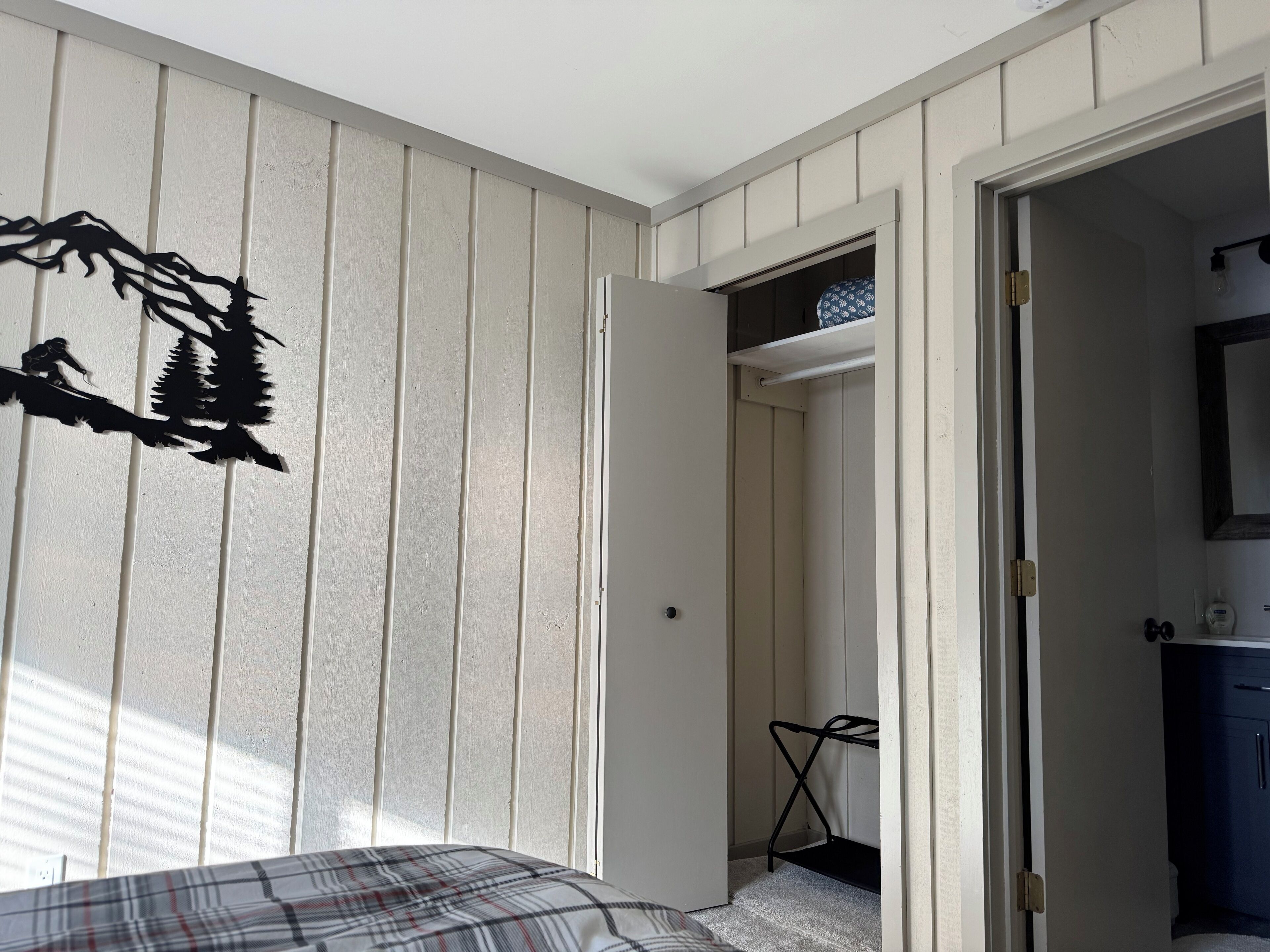 3 slaapkamers, een strijkplank/strijkijzer, reisbedje, wifi