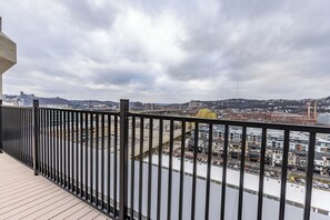 Property grounds - Incredible Views - Steps 2 Shops - KING BED - Rooftop & Gym (Pittsburgh)