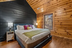 5 室のベッドルーム、デスク、アイロン / アイロン台、旅行用ベビーベッド