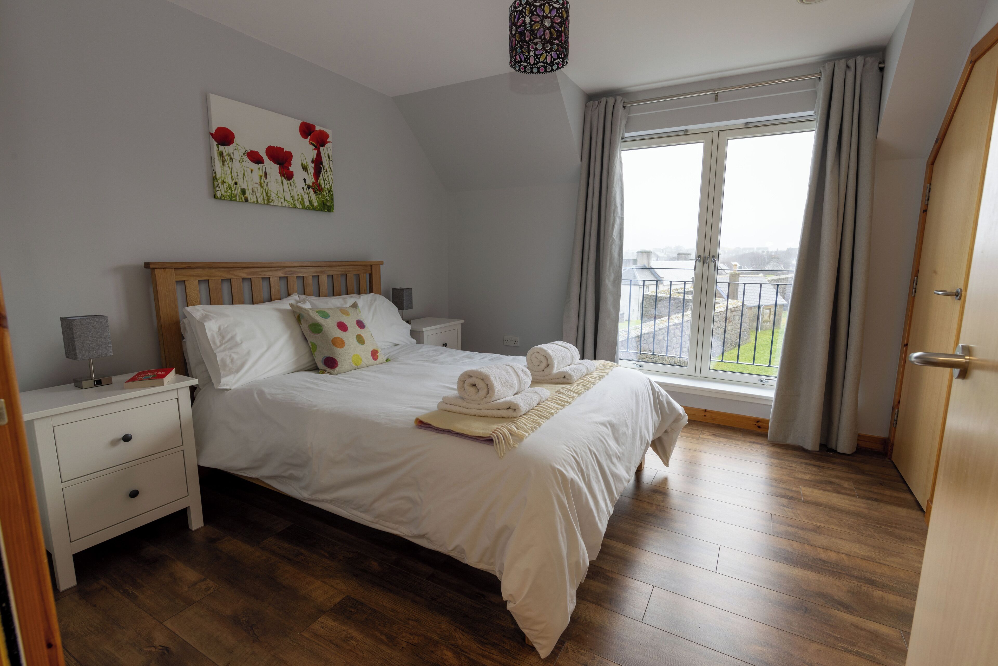 1 habitación, tabla de planchar con plancha, wifi y ropa de cama 