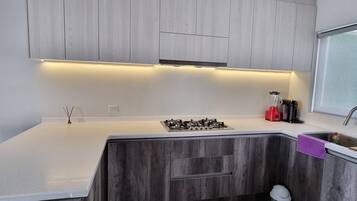 House, Lanai, Garden View | Private kitchen