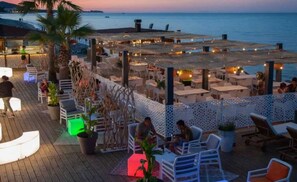 Outdoor dining - Camping - Parc aquatique - eeifhi (San-Nicolao)