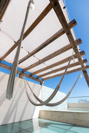 Outdoor pool - SUUT Hostal Boutique (Playa del Carmen)
