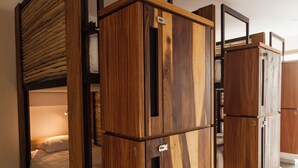 A room with a bunk bed and wooden cabinets. - SUUT Hostal Boutique (Playa del Carmen)