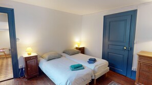 2 bedrooms, iron/ironing board, free WiFi, bed sheets