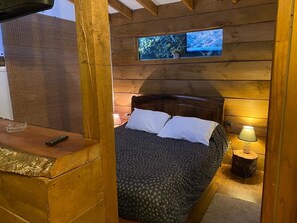 Fjölskyldubústaður - útsýni yfir garð | Ókeypis þráðlaus nettenging