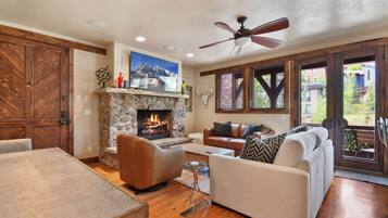 Smart TV, fireplace