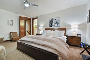 4 bedrooms, iron/ironing board, free WiFi, bed sheets - Luxury Townhome 3 min walk to Old Town. Free Transit to 3  resorts at driveway. (Park City)