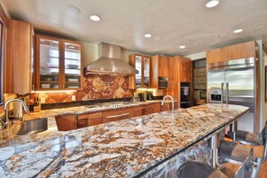 Fridge, microwave, oven, stovetop - Luxury Townhome 3 min walk to Old Town. Free Transit to 3  resorts at driveway. (Park City)