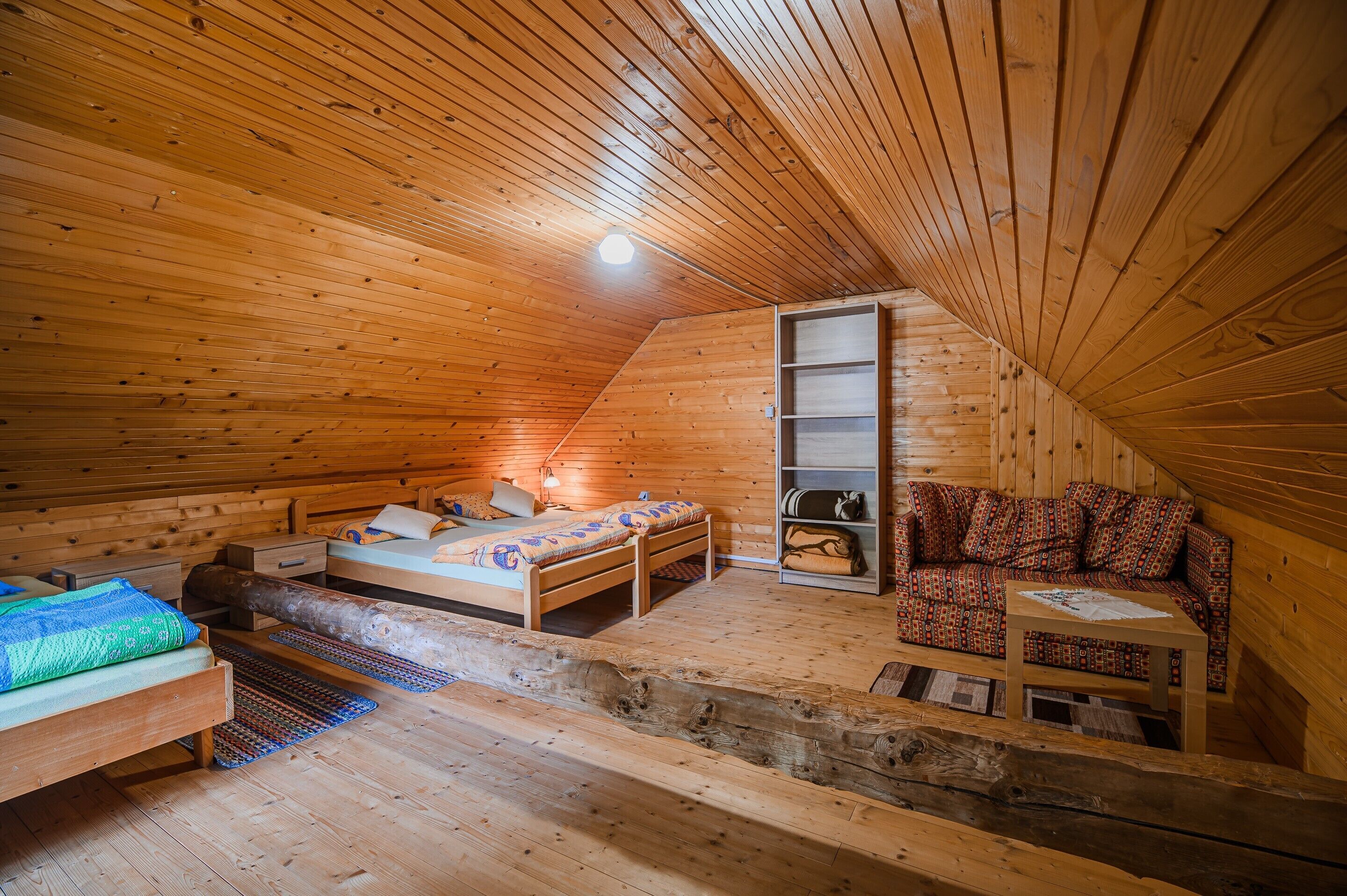 2 slaapkamers, een strijkplank/strijkijzer, internet, beddengoed