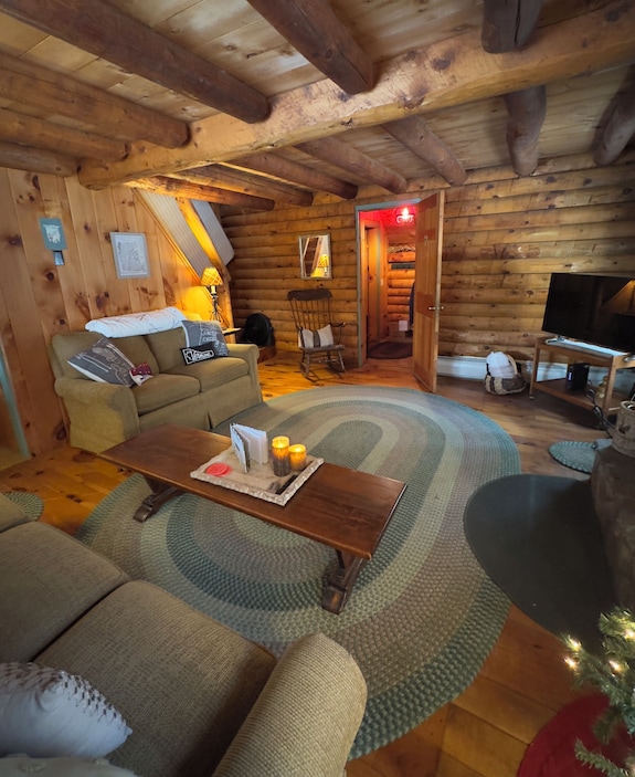 Snow Mountain Lodge- Mt Snow & Stratton Mtn Indoor Pool, Golf, Hike, Vast Trails - Stratton, VT