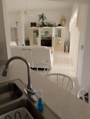 Interior - 3-bedroom villa in enchanting Cape Coral with WiFi, AC, Pool (Cape Coral)