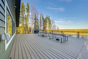 Outdoor dining - On-Site Kenai River Fishing: Soldotna Apartment! (Soldotna)