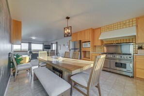 Fridge, microwave, oven, stovetop - On-Site Kenai River Fishing: Soldotna Apartment! (Soldotna)