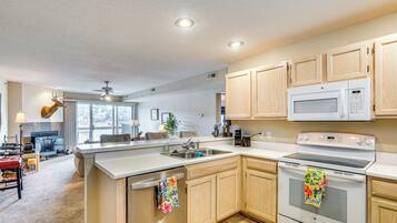 Coffee/tea maker, fridge, microwave, oven