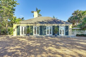 Exterior - Walk to Beach! Old Naples Escape w/ Patio & Grill (Naples)