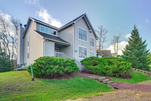 Exterior - 1 Mi to Waterpark: Mtn-View Poconos Hideaway! (Tannersville)
