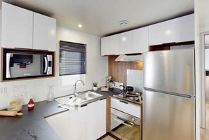 Kühlschrank, Mikrowelle, Ofen, Herdplatte