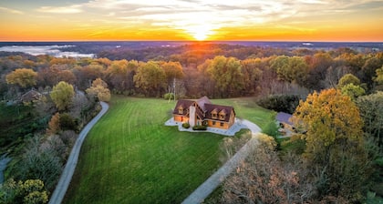 Luxe Bourbon Trail Cabinâ Hot Tub/Pickleball/Fire Pit/Pool/Game Room