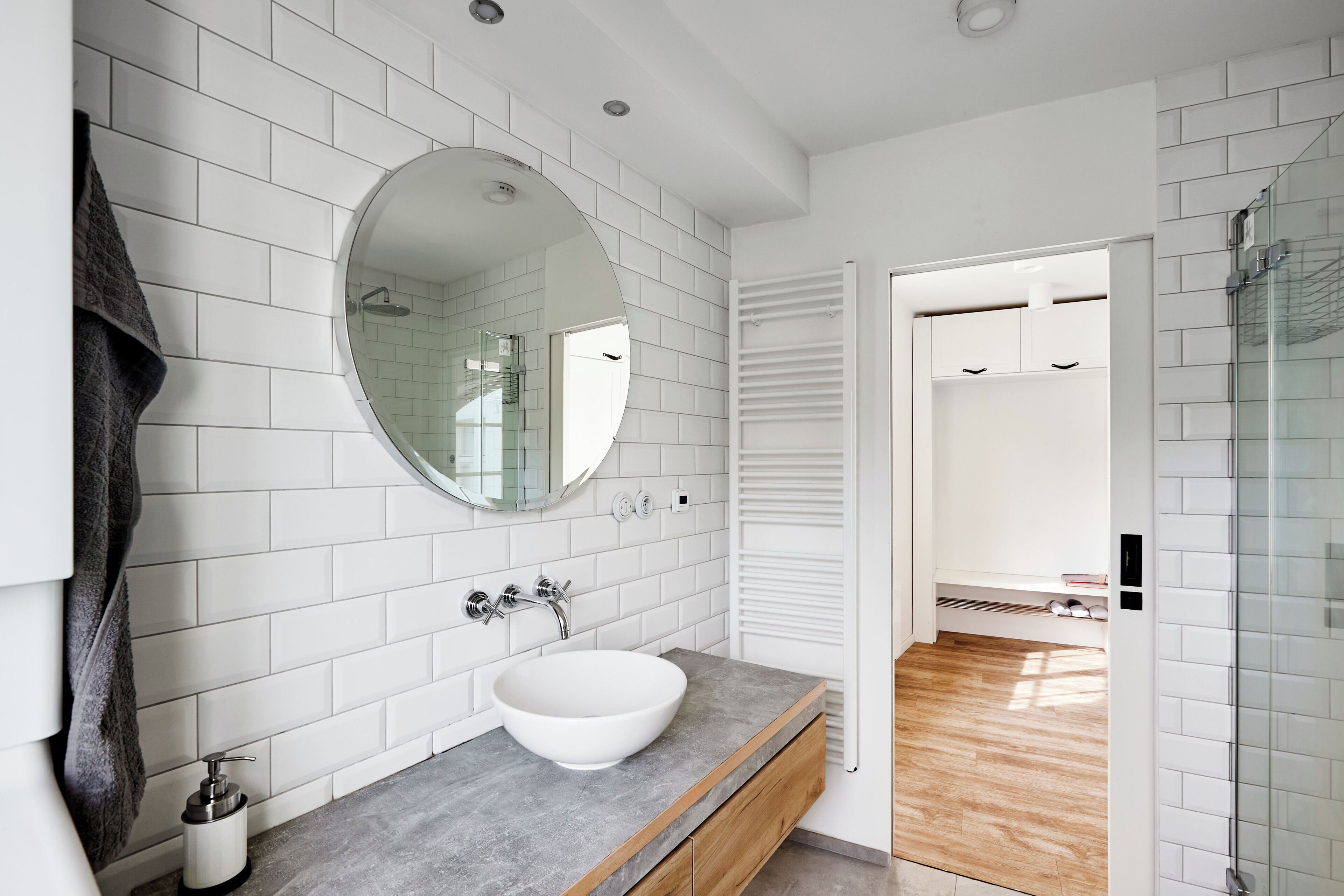 Deluxe Duplex, Garden View | Bathroom | Shower, hair dryer, slippers, towels