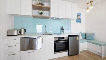 Fridge, oven, dishwasher, toaster