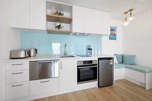 Køleskab, ovn, opvaskemaskine, brødrister