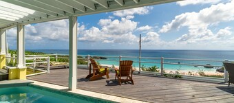 Luxury 2-bedroom villa overlooking Horseshoe Bay Beach