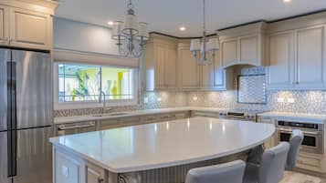 Mikrobølgeovn, ovn, kogeplade, opvaskemaskine