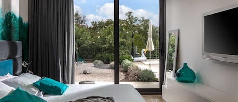 4 bedrooms, bed sheets