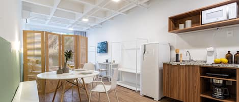 Studio | Cuisine privée | Réfrigérateur, micro-ondes, cafetière/bouilloire