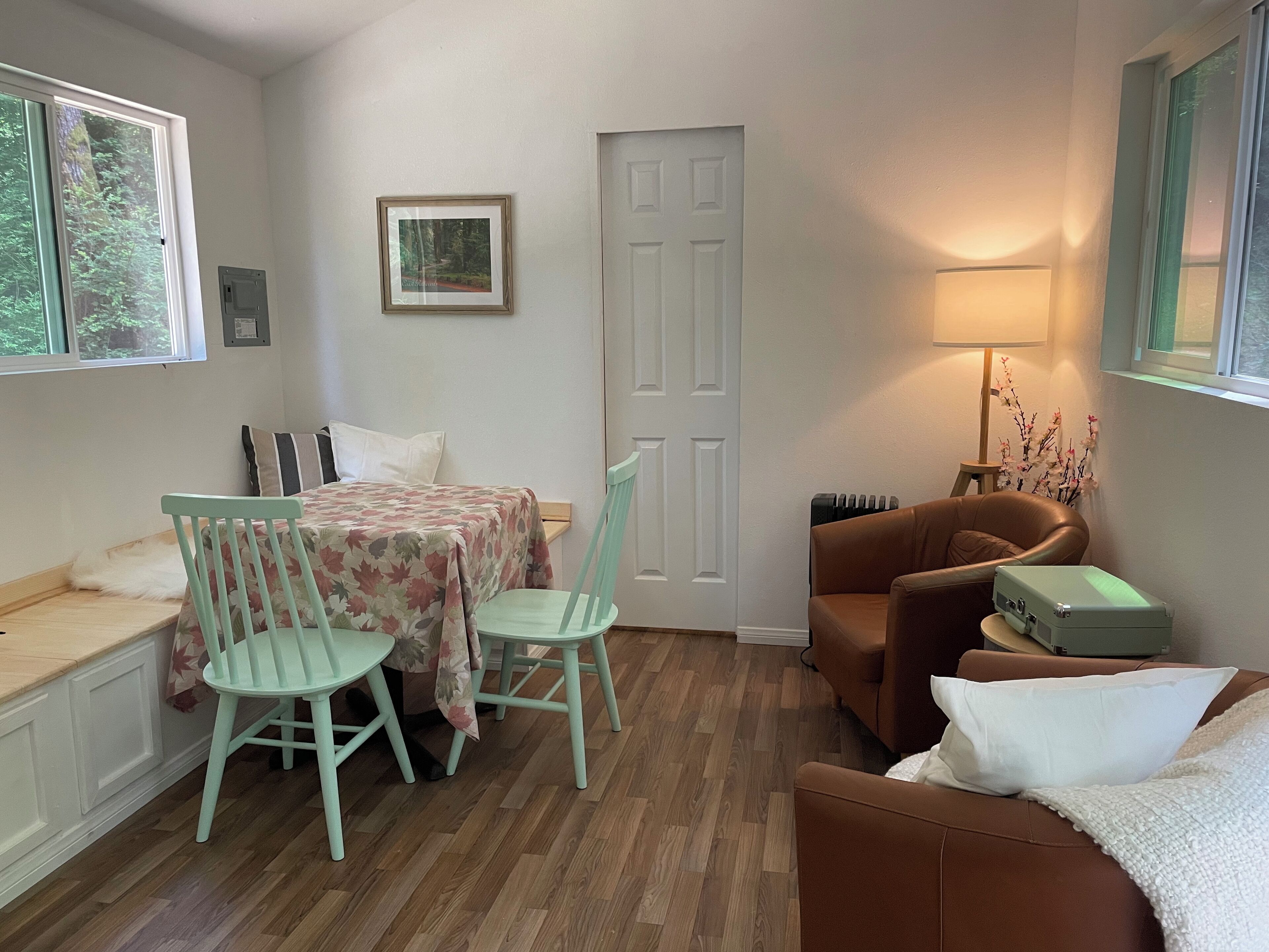 The Black Bear Cabin - 2 Bedrooms In The Redwoods - Klamath, CA