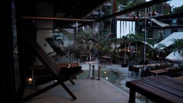 Comfort-Zimmer, Poolblick | Terrasse/Patio
