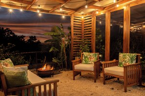 Flat-screen TV - Yaloco House Monteverde  (Sierra)