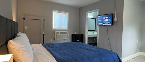 1 slaapkamer, een strijkplank/strijkijzer, wifi