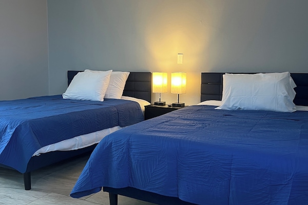 1 dormitori, planxa i posts de planxar i wifi