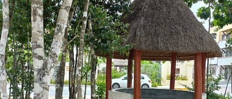 Apartment, 3 Bedrooms, Patio | Property grounds