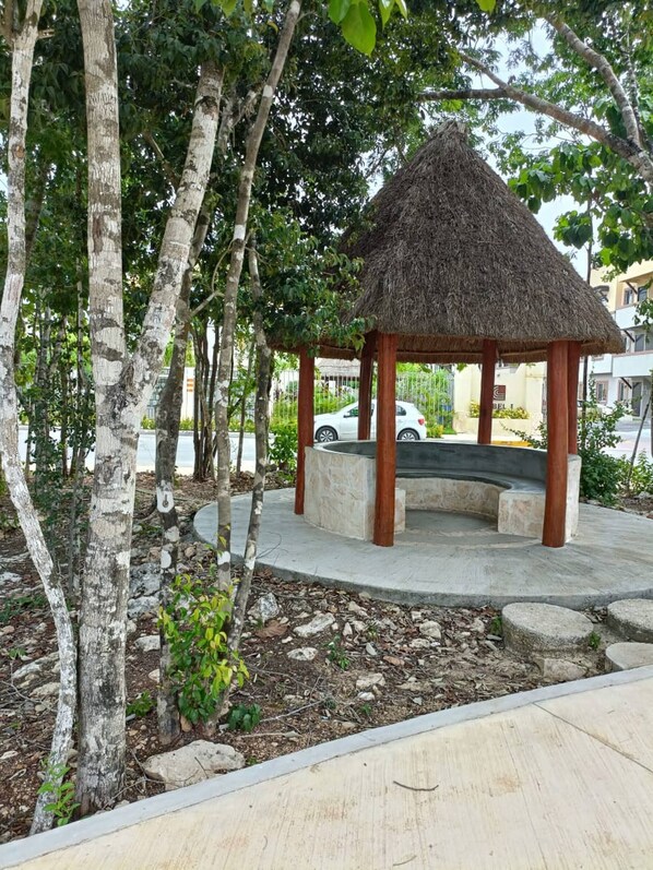 Apartment, 3 Bedrooms, Patio | Property grounds