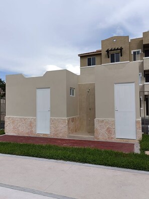 Apartment, 3 Bedrooms, Patio | Exterior - Charming Apartment Hoestel Reiden! (Playa del Carmen)