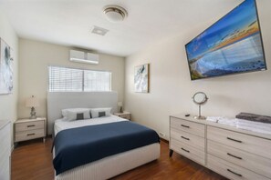 4 bedrooms, iron/ironing board, WiFi, bed sheets