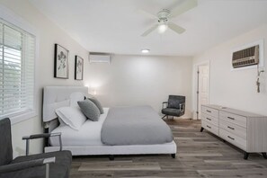 4 bedrooms, iron/ironing board, WiFi, bed sheets