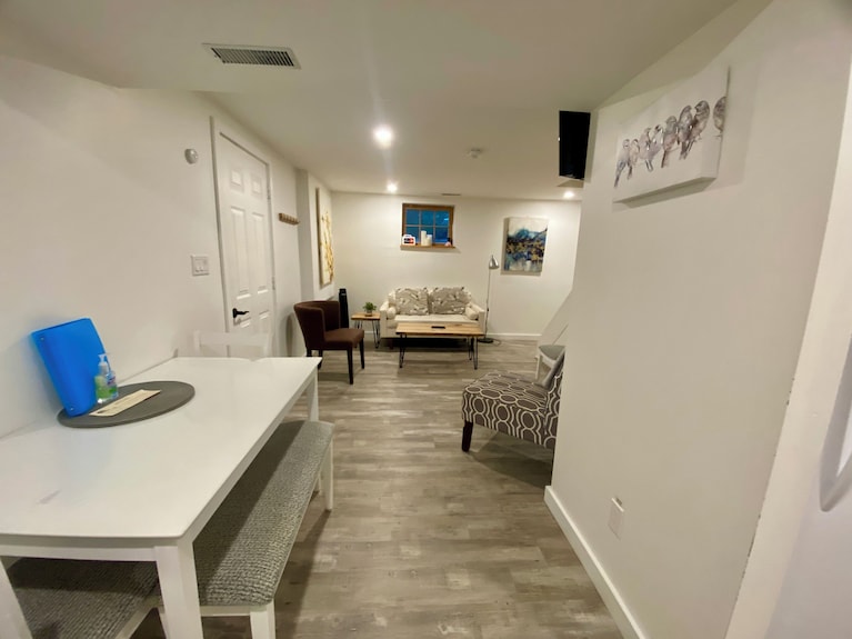 A Short Walk To The Beach And Downtown! Pet Friendly, Hiking, Paddling, Skiing! - Thornbury