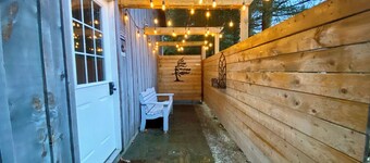 A short walk to the beach and downtown! Pet friendly, hiking, paddling, skiing!