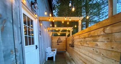 A short walk to the beach and downtown! Pet friendly, hiking, paddling, skiing!