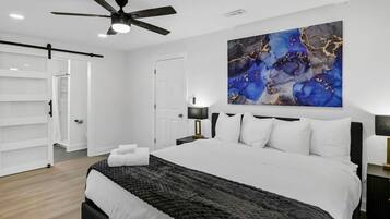 4 bedrooms, desk, iron/ironing board, travel crib