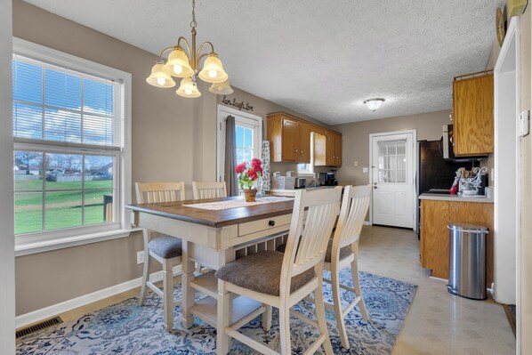 Dining - Bigger & Better 3BR Home for 8 | Mid-Term | King (Oak Grove)
