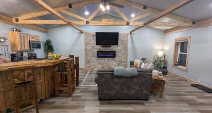 Spacious Lux Cabin. Close to HH State Park & More!