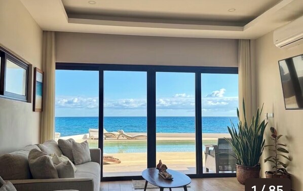 Living area - Cozy apartment w/3bedrooms Oceanfront WiFi

 (Isla Mujeres)
