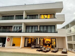 Exterior - Cozy apartment w/3bedrooms Oceanfront WiFi

 (Isla Mujeres)