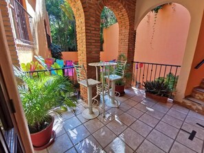 Quarto conforto, vista para a piscina | Vista do quarto